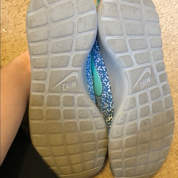 Nike roshe run 7.5 (made custom with Nike ID) - Picture 4 of 4